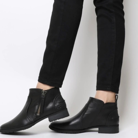 UGG Aureo Black Smooth Leather Ankle Zipper-Up Booties Size 8 - Picture 16 of 16